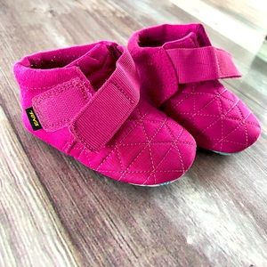 Teva infant Ember Moc, pink, size 4-5